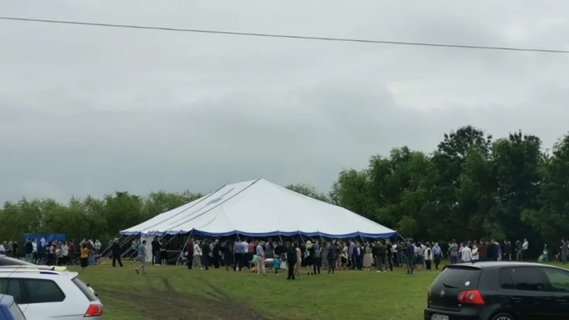 Botez cu 250 de persoane, întrerupt de polițiști în județul Timiș. Peste 100 de persoane, amendate
