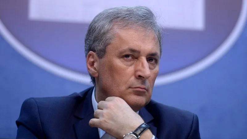 Un bărbat a fost ridicat de polițiști după ce l-a amenințat pe Facebook pe ministrul Marcel Vela