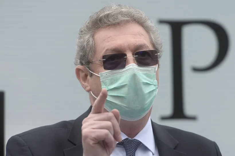 Adrian Streinu-Cercel: "La masa de Crăciun mâncați pe rând sau cu masca pe nas!"