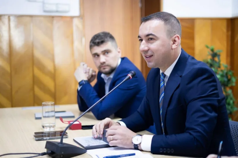 Vizita în Qatar. Ministrul Bogdan Ivan a propus 15 proiecte în valoare de peste 1 miliard de euro