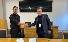 Pasarelă ce leagă două cartiere în Pitești inaugurată de primar