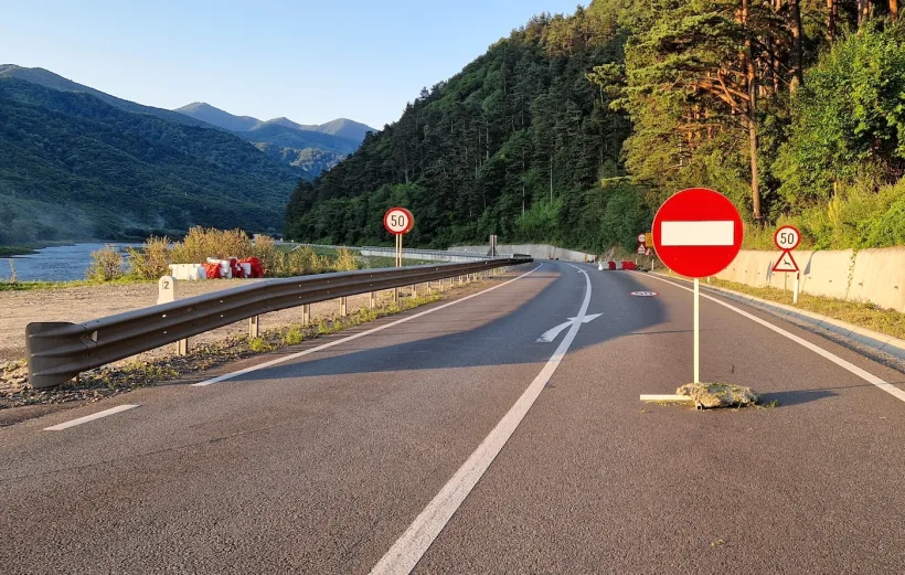 Autoritățile analizează varianta efectuării parțiale a lucrărilor de pe Valea Oltului pe parcursul nopții