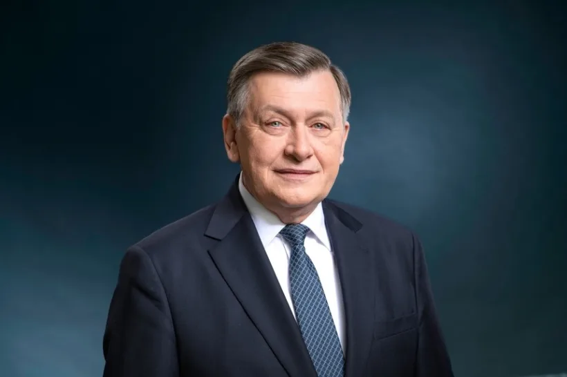 Crin Antonescu: Îndemn românii să vină la vot pe 4 mai şi să nu cadă în capcana confuziei şi îndoielii