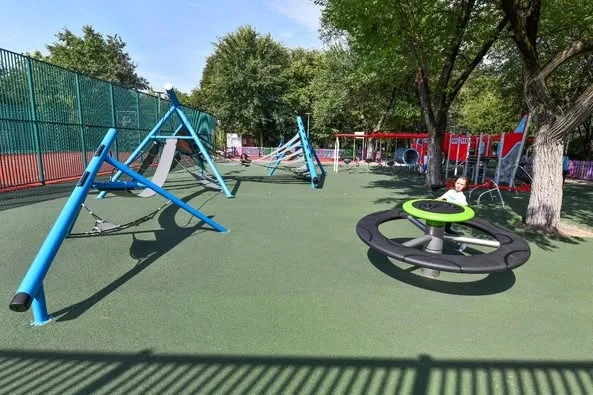 Încă un loc de joacă în Parcul Marin Preda-Giulești