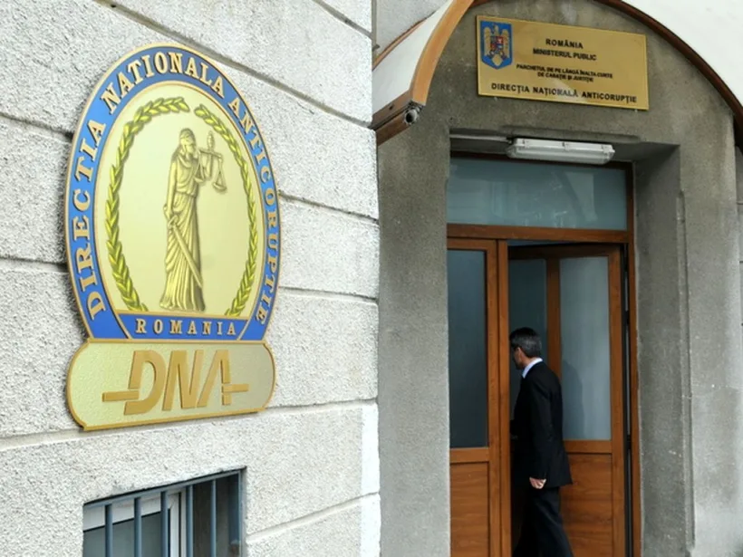 DNA: Directorul Unifarm a cerut mită 760.000 de euro în plină pandemie de COVID-19, petru achiziția unui contract de măști și combinezoane