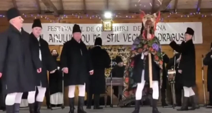 Ansamblul „Ciprian Porumbescu” din Suceava colindă CJ Vrancea
