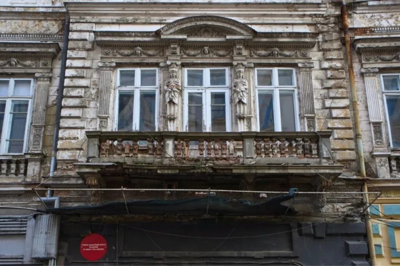 Proiect depus la Senatul României: primăriile nu vor mai finanța consolidarea imobilelor private
